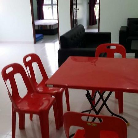 Coral Homestay Pekan Pangkor Exterior foto